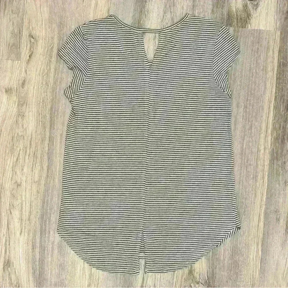Rachel Zoe Gray White Stripes Short Sleeve Top Keyhole Back Tunic Shirt Size XS - Picture 5 of 7